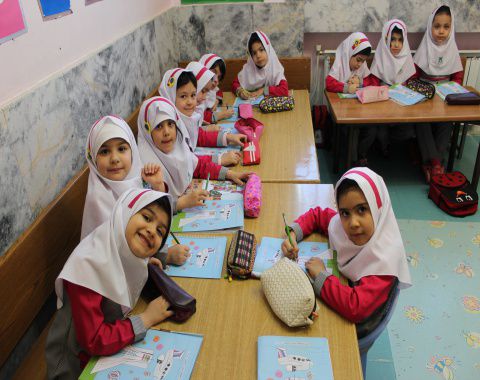 دختران کلاس خانم براتی با فرهنگ ایرانی و اسلامی و دهه ی فجر آشنا شدند
