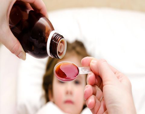 نکات و دستورالعمل‌های ایمنی برای دادن دارو به کودک