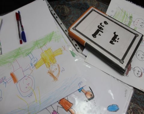 تفسیر نقاشیهای نوآموزان با موضوع خانواده توسط مشاور آموزشگاه خانم جعفری_ اردیبهشت ماه